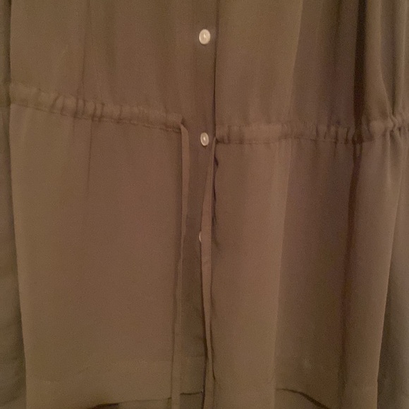 Banana Republic woman sleeveless  drawstring, olive blouse in size M new with … - Picture 3 of 7